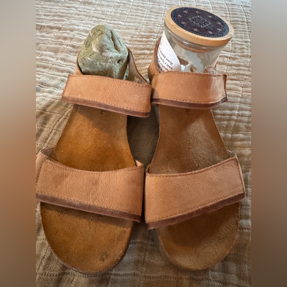 Naot - Aisha 
Women's Tan Adjustable Slingback Sandals size 38 W - 7.5 - Picture 2 of 12